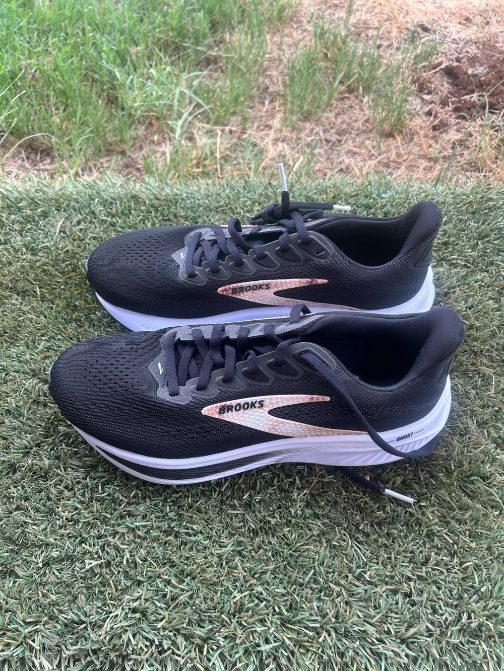 Brooks Women’s Ghost 17 Neutral Running Shoe - Black/Grey/White - size 8